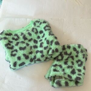 🆕 girls art class mint green sleepwear set Sz xs